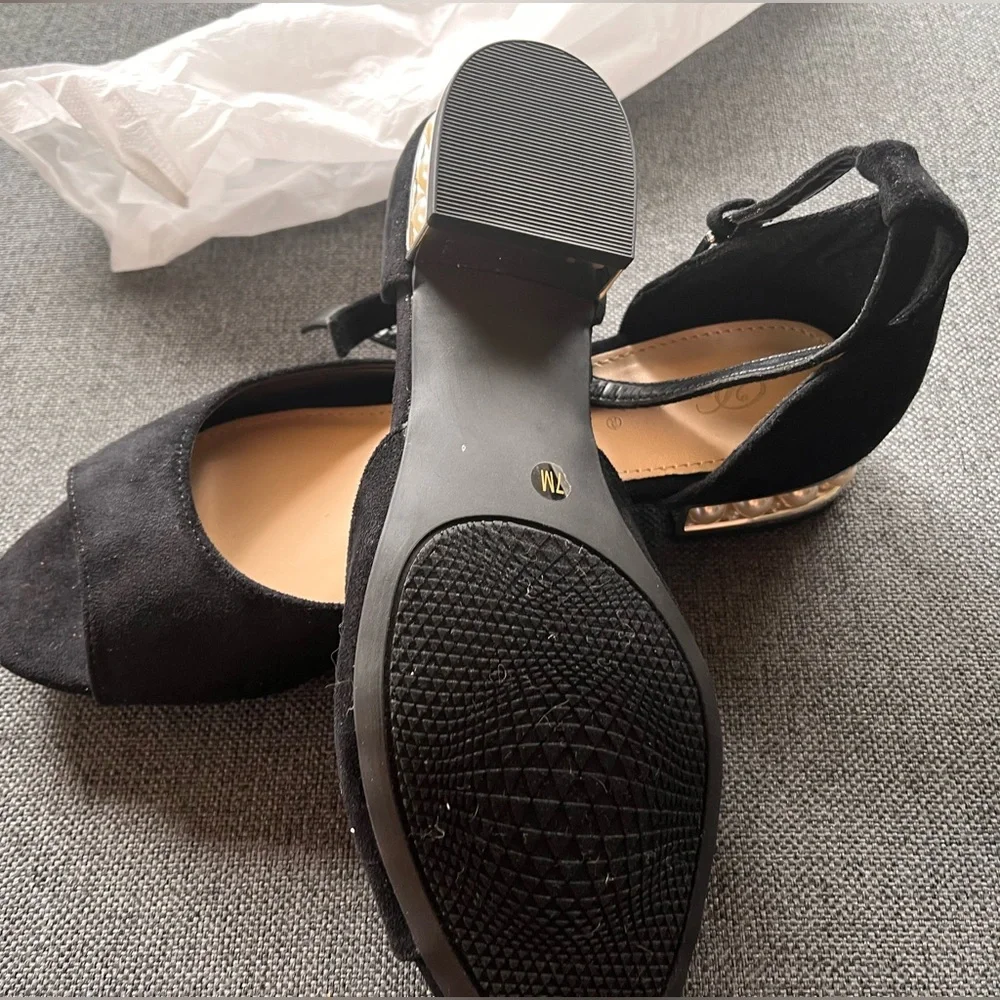 NWOT Black Suede Sandals Pearl Block Heel Ankle Strap Dress Shoes 7